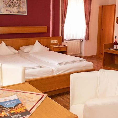 Hotel Garni Zum Hirschen Iphofen Esterno foto