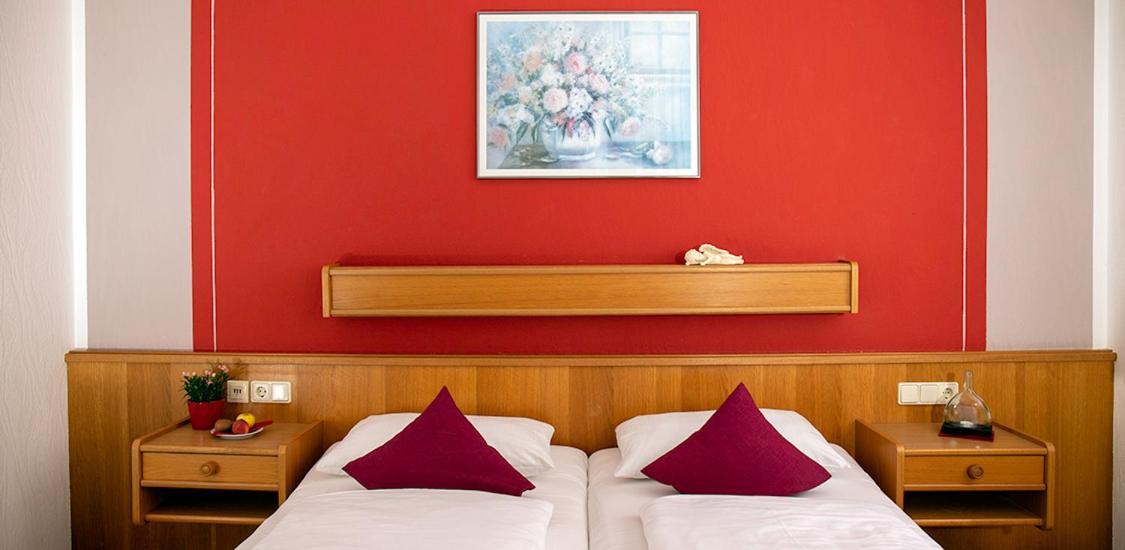 Hotel Garni Zum Hirschen Iphofen Esterno foto
