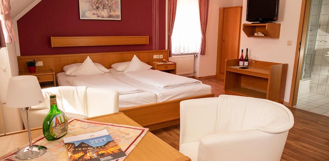Hotel Garni Zum Hirschen Iphofen Esterno foto