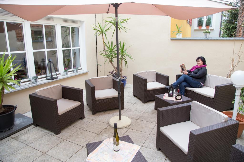 Hotel Garni Zum Hirschen Iphofen Esterno foto